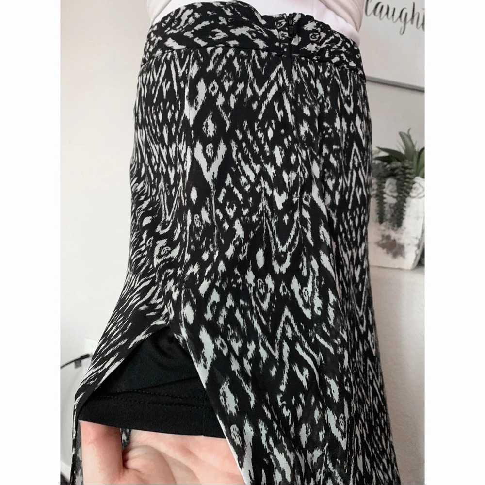 Black and White Patterned Maxi Skirt - Picture 3 of 3